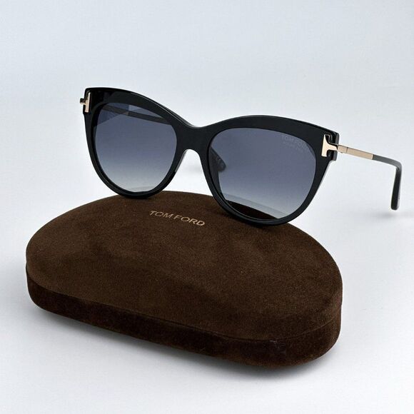 NEW Tom Ford FT0821/S KIRA 01D Black Polarized Gradient Cat Eye Women Sunglasses - Picture 1 of 13